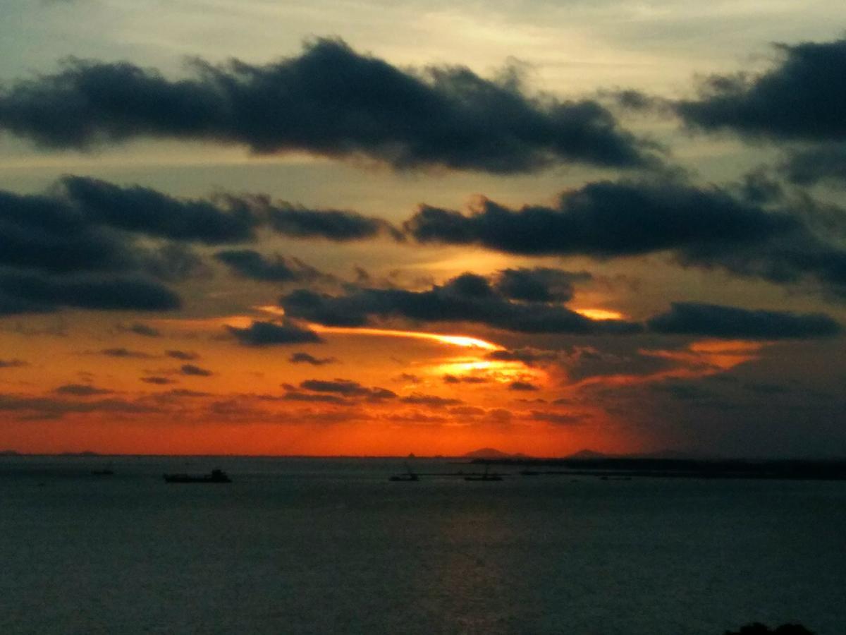 Anh Thuan Hotel 1 Cat Ba Island Buitenkant foto